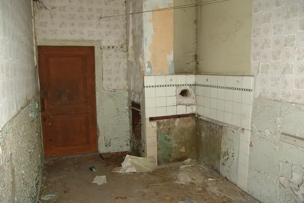 Old dirty kitchen before post renovation cleaning and restoration service